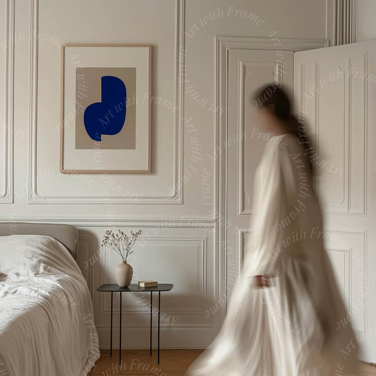 Frame Mockup with Person - 1014